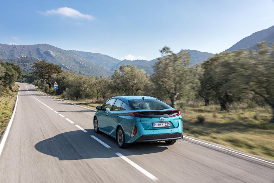  Toyota Prius Plug-in Hybrid 2016 года  (фото 61 из 187)